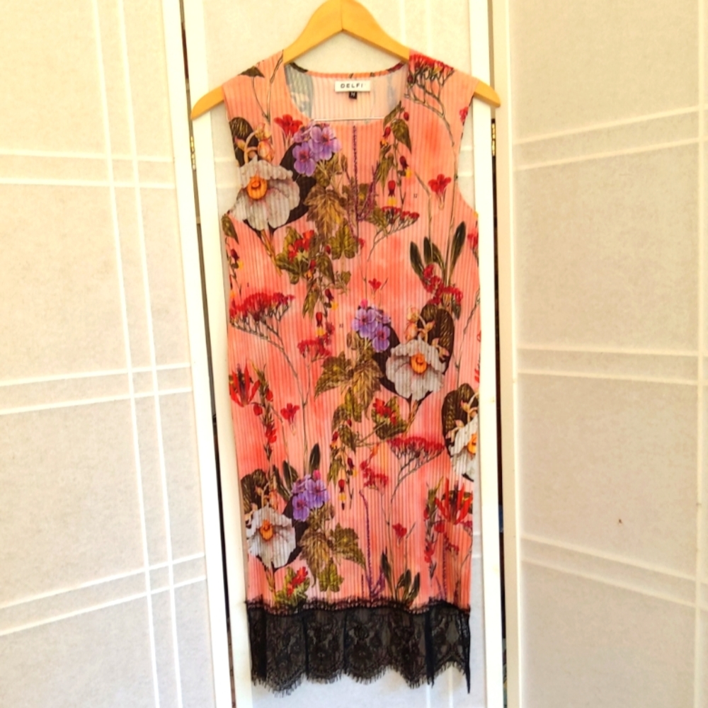 NWOT ! Anthropologie DELFI pink floral pleated dress